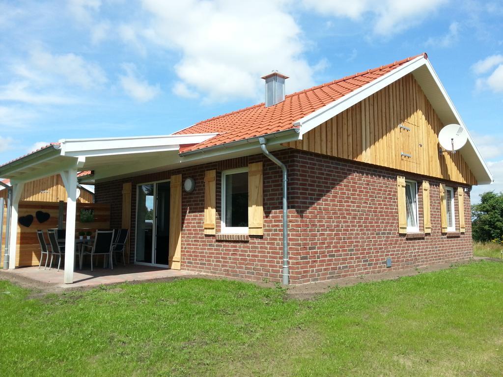 Ferienhaus Eichhoernchen Oberlangen エクステリア 写真